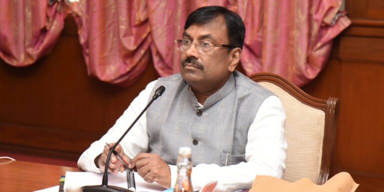 Sudhir Mungantiwar at Press