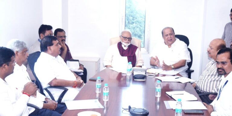 अन्न-नागरी-पुरवठा-व-ग्राहक-संरक्षण-मंत्री-श्री-छगन-भुजबळ-यांची-बैठक-2-1140x570