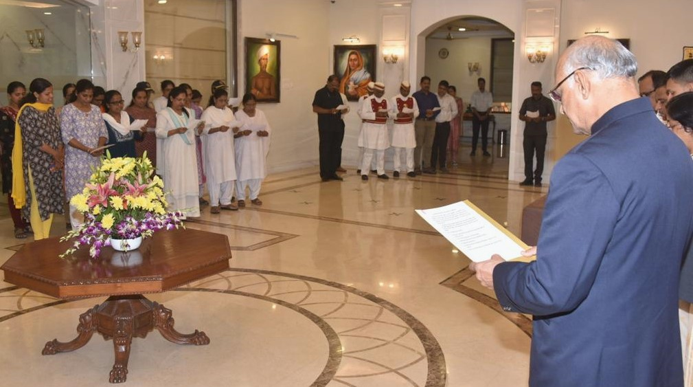 दक्षता-जनजागृती-सप्ताहानिमित्त-राज्यपालांनी-दिली-सत्यनिष्ठा-प्रतिज्ञा-3