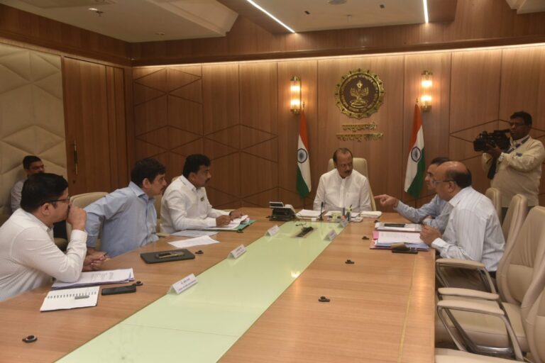 मा-उपमुख्यमंत्री-अजित-पवार-यांच्या-उपस्थितीत-वसमत-शहरातील-विकास-प्रकल्पाबाबत-बैठक-3-1140x760