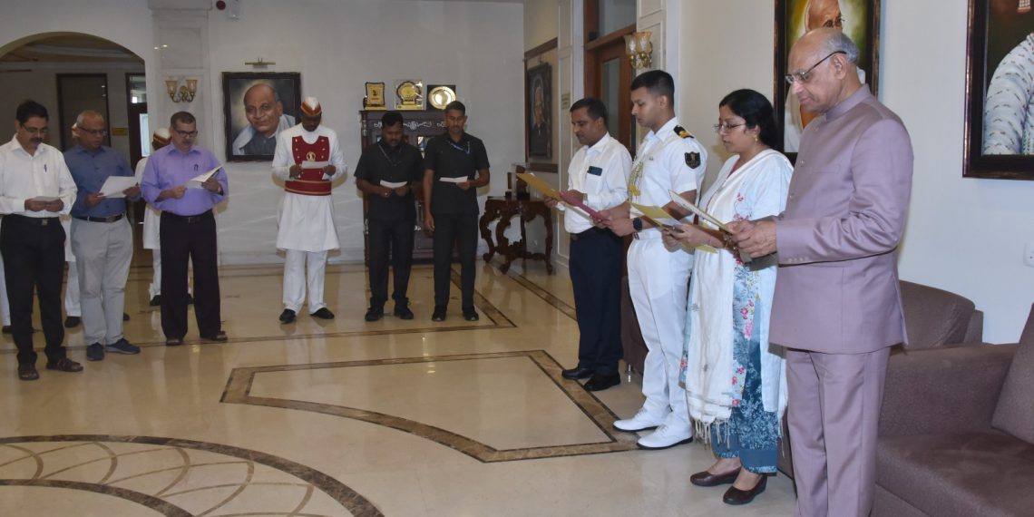 राज्यपालांकडून-राज्य-घटनेच्या-उद्देशिकेचे-वाचन-1140x570