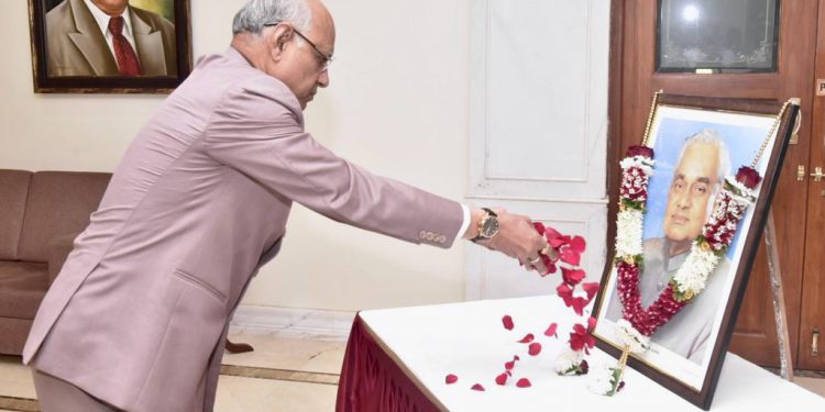 Governor-pays-tribute-to-Atal-Bihari-Vajpayee-2-750x375