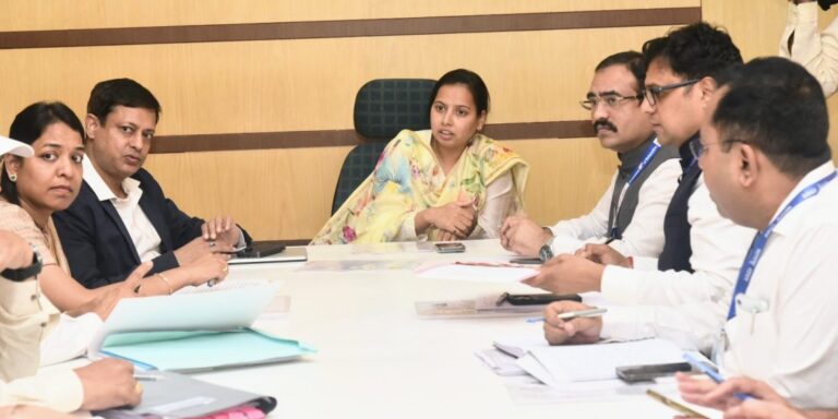 Min-Aditi-Tatkare-Meeting-1-1140x570