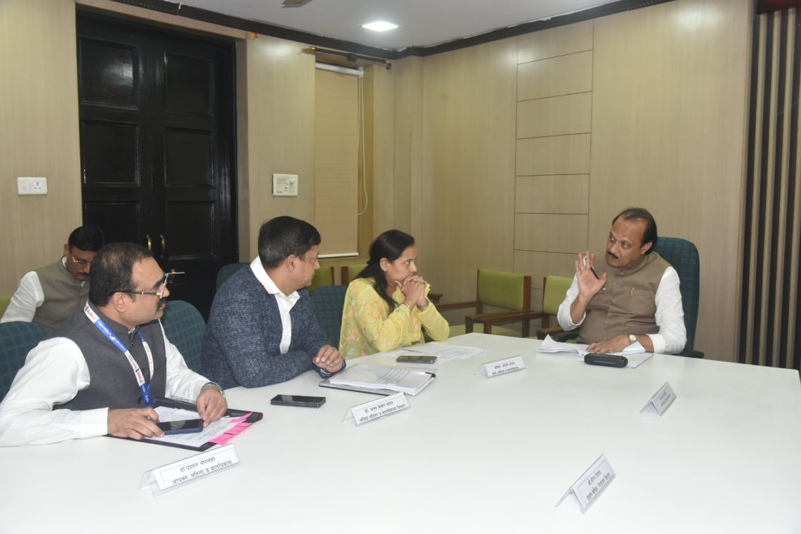 Pink-riksha-meeting2-1140x760