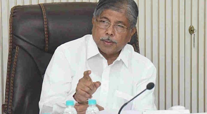 chandrakant-patil pointing finger