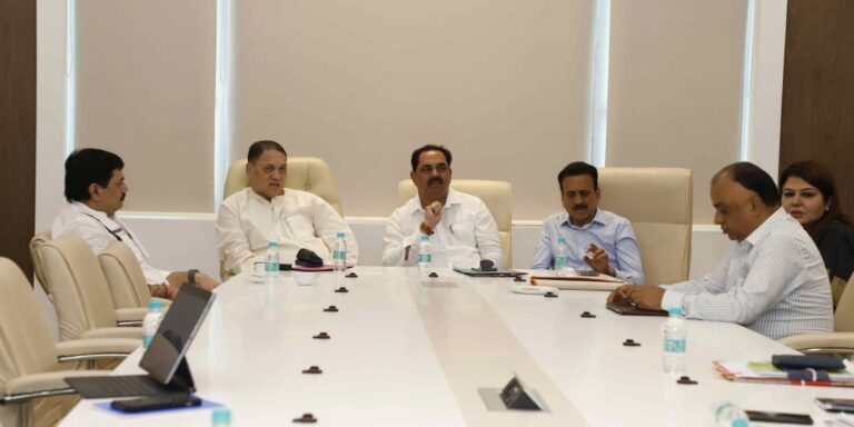 आपदग्रस्तांना-मदत-देण्यासाठी-गठित-मंत्रीमंडळ-उपसमिती-बैठक-1-1140x570