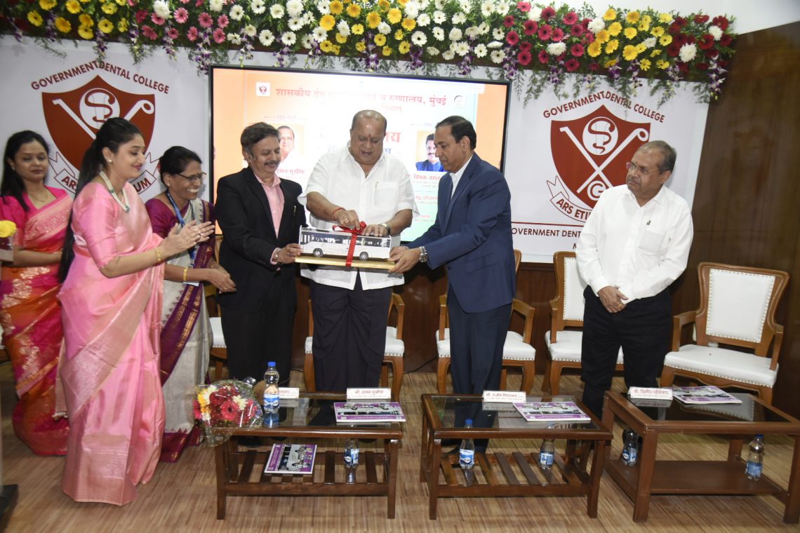 मंत्री-हसन-मुश्रीफ-यांच्या-उपस्थितीत-फिरते-दंत-रुग्णालय-लोकार्पण-3-1140x760
