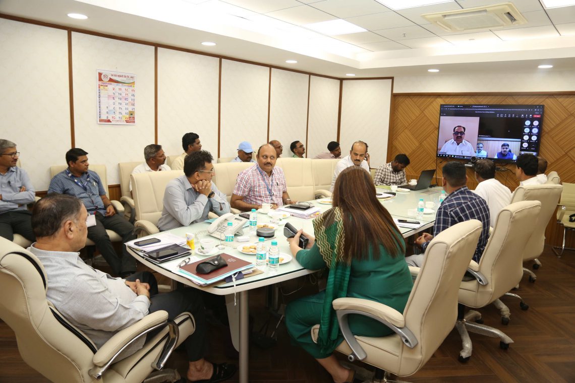 जुन्नर-व-आंबेगाव-तालुक्यातील-शेतकऱ्यांना-झालेल्या-नुकसानीच्या-अनुषंगाने-बैठक-1-1140x760