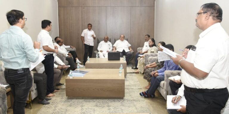 मंत्री-संदिपान-भुमरे-यांची-बैठक-2-1140x570