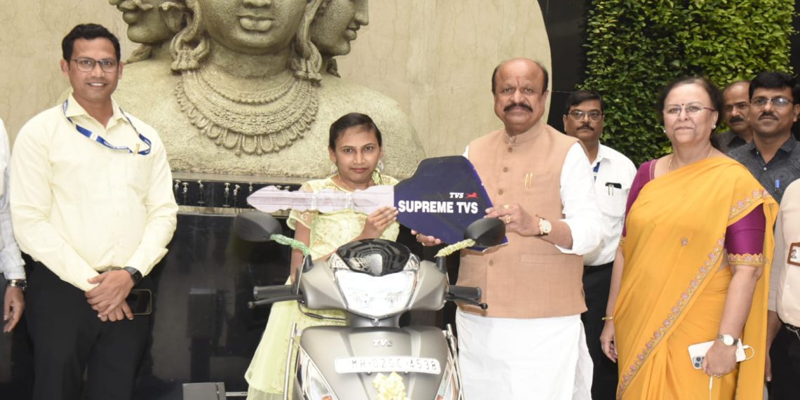 स्कूटर-वीथ-ॲडॉप्शन-उपकरण-प्रदान-1-1140x570