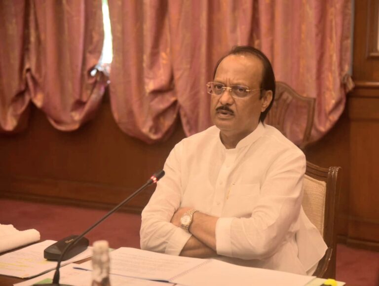 Ajit Pawar हाताची घडी