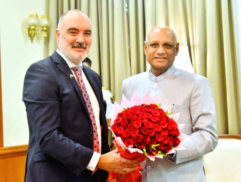 Consul-General-of-Australia-in-Mumbai-Paul-Murphy-meets-Governor-1-1024x773