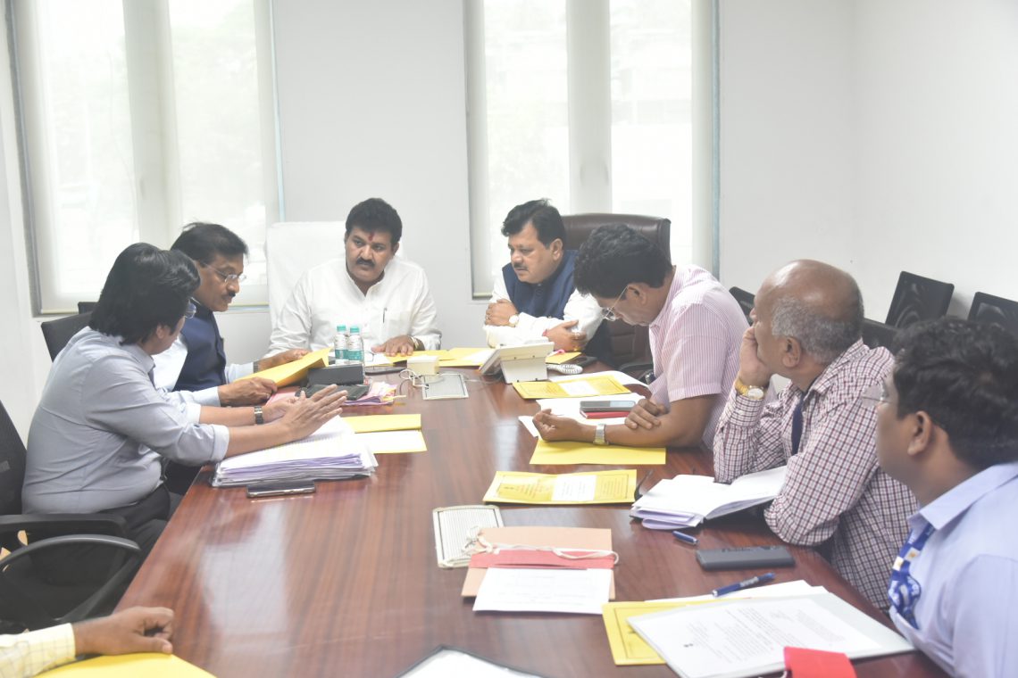 कोतवाल-ता.-पोलादपूर-लघु-पाटबंधारे-योजनेबाबत-आढावा-बैठक-2-1140x760