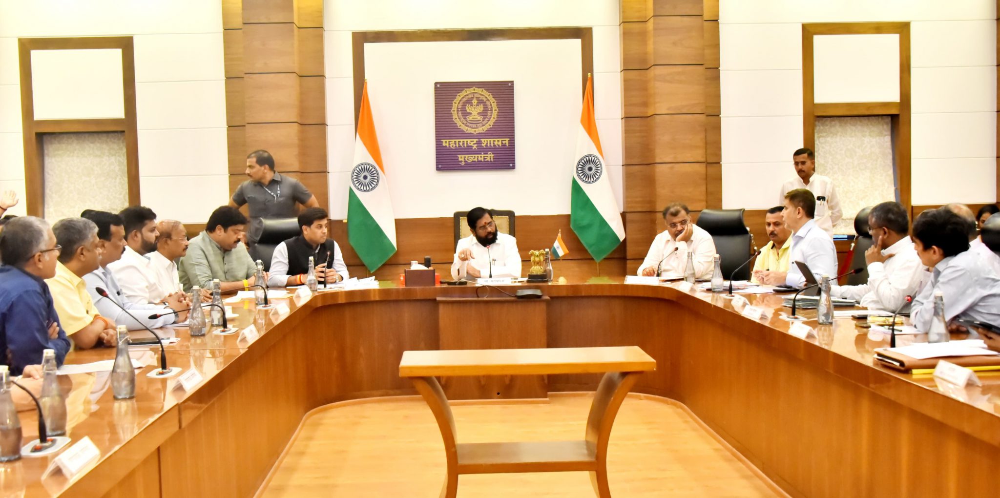 मुख्यमंत्री-श्री.-शिंदेआढावा-बैठक-1-2048x1020