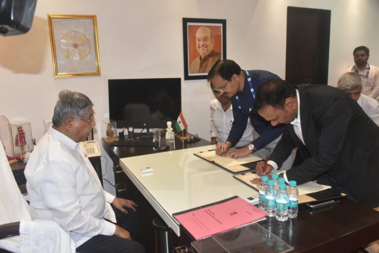 वस्त्रोद्योग-विभाग-आणि-आयसीआयसीआय-बँक-यांच्यात-सामंजस्य-करार-2-1140x760