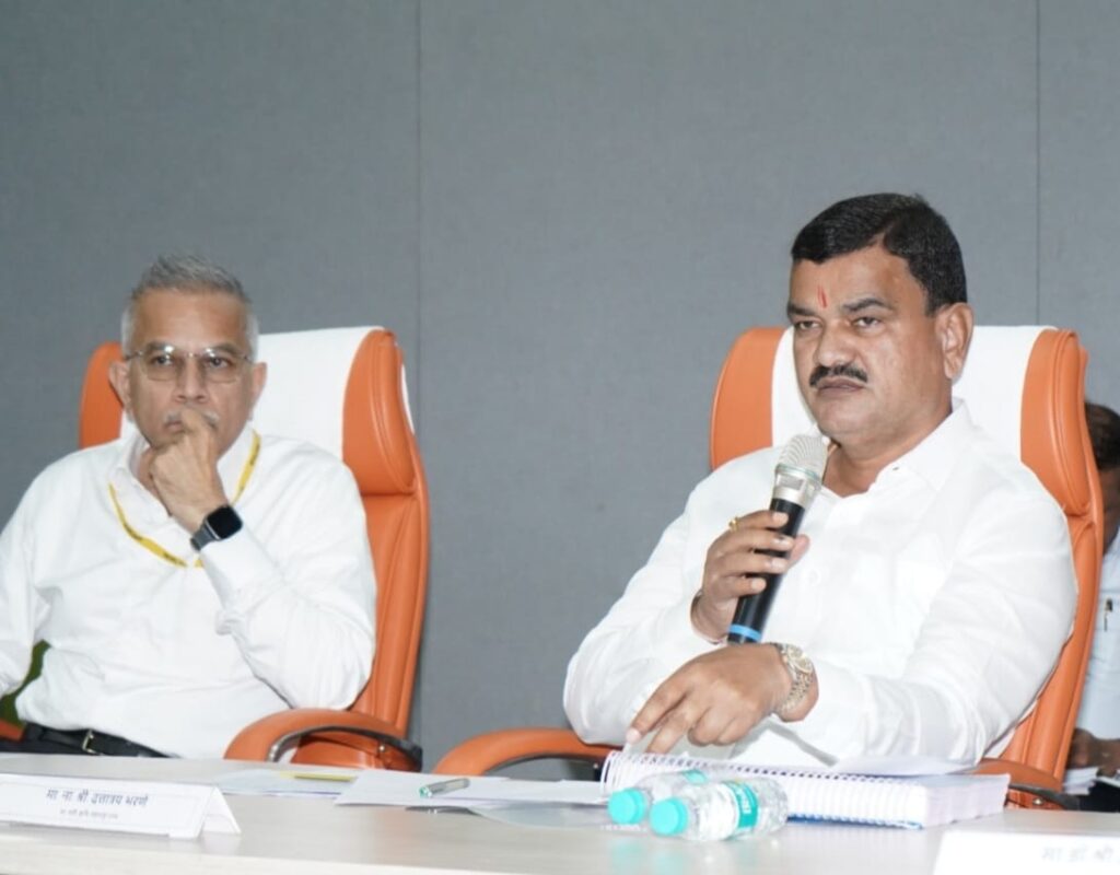 Pne_DIO_DCM-News-Fold_Krushi-Vibhag-Yojna-Mahiti-mantri-Shetkrya-paryant-Phochwa-News-Photo_-Krushi-Mantri-Dattatrya-Bharne_-dt.22-Aug.-2025-2-1024x800