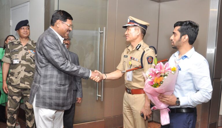 मा.सरन्यायाधीश-भूषण-गवई-यांचे-मुंबई-येथे-आगमन-2