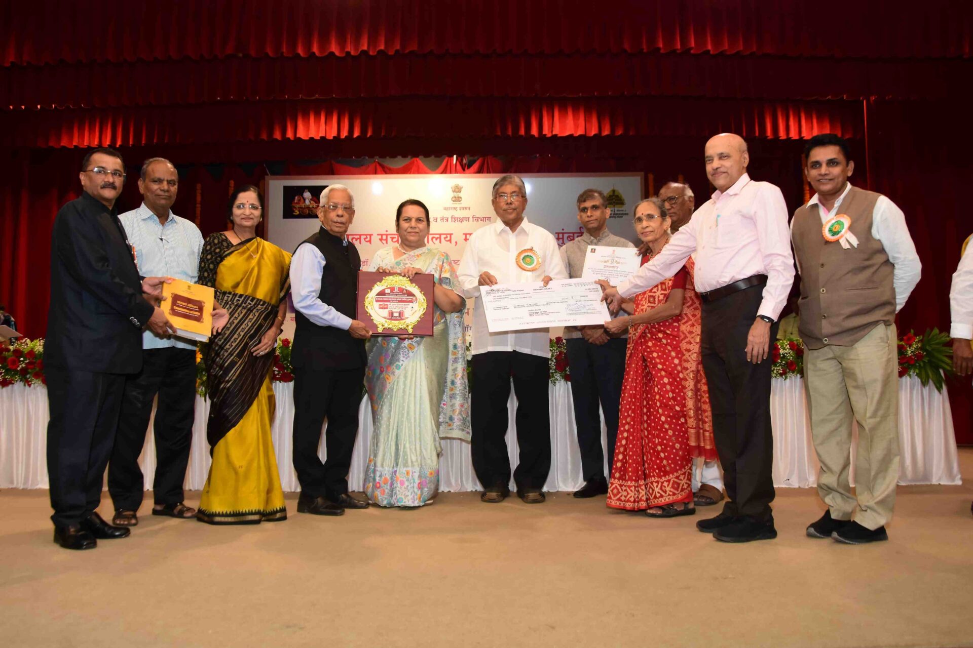 सन-२०२३-२४-चे-उत्कृष्ट-ग्रंथालय-पुरस्कार-प्रदान-कार्यक्रम-2-1920x1280