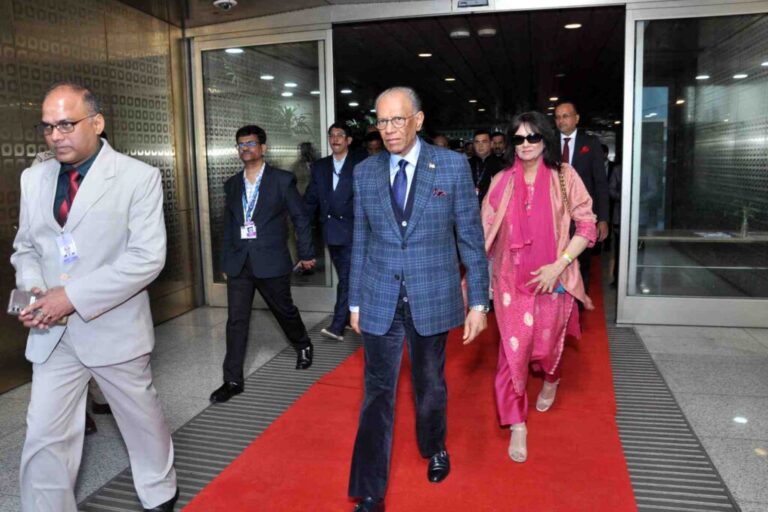 मॉरिशसचे-प्रधानमंत्री-डॉ.-नवीनचंद्र-रामगुलाम-यांचे-मुंबईत-आगमन-1-1024x683