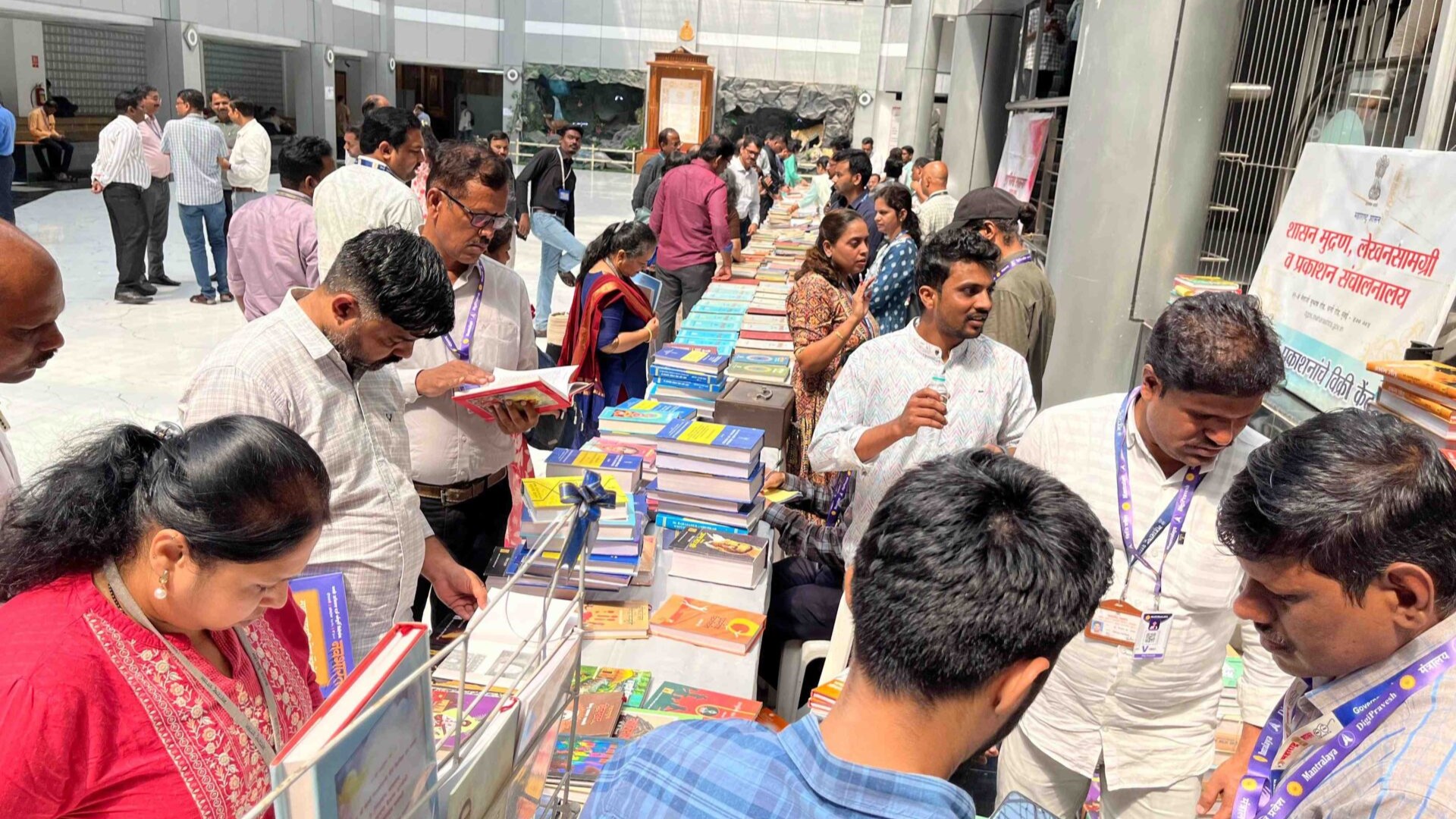 मंत्रालयात-वाचन-प्रेरणा-दिन-साजरा-3-1920x1440 (1)