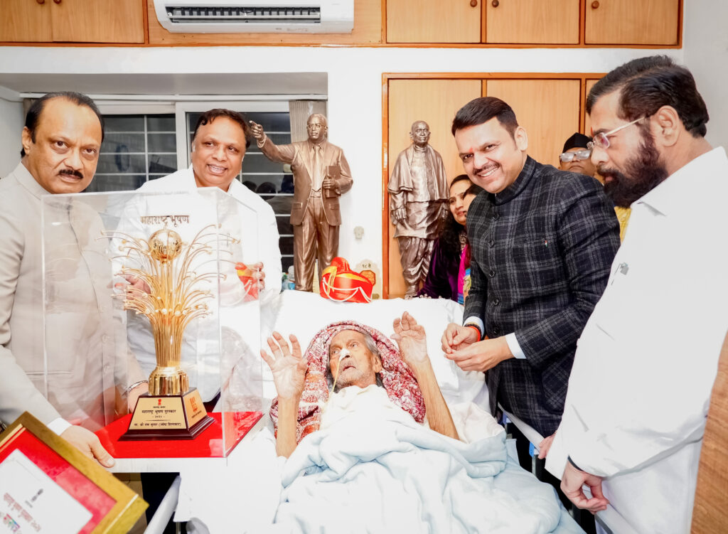 maharashtra-bhushan-puraskar5-1024x751