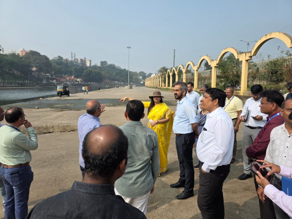 गोदावरी-तीरावरील-घाटांची-पाहणी-3-1024x768 (1)