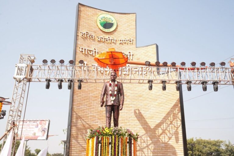 मा.-मुख्यमंत्री-दिवंगत-माजी-मुख्यमंत्री-वसंतराव-नाईक-कार्यक्रम-1-4-1024x685