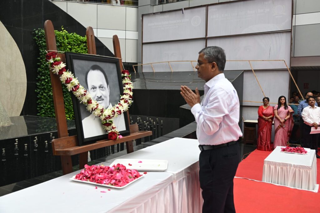 दिवंगत-उपमुख्यमंत्री-अजित-पवार-यांना-मंत्रालयात-भावपूर्ण-श्रद्धांजली-1024x683