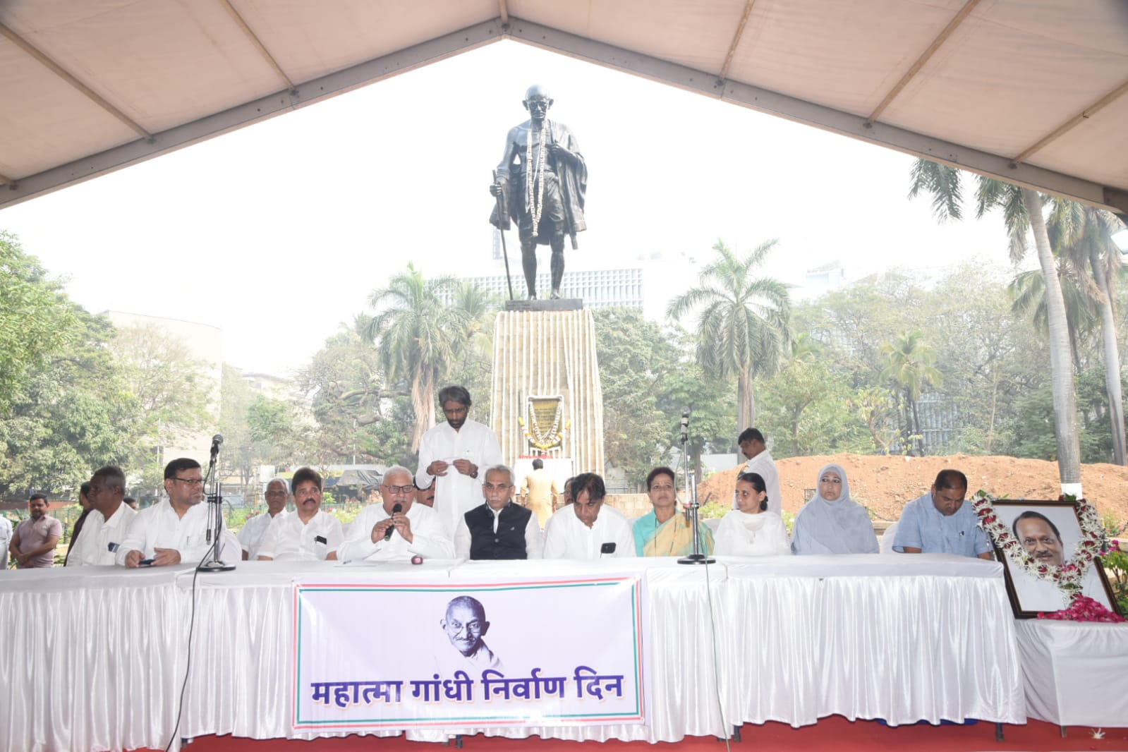 महात्मा-गांधी-यांना-पुण्यतिथीनिमित्त-अभिवादन-1