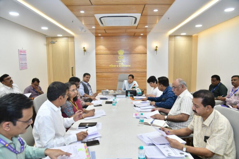 आदिशक्ती-अभियानाच्या-अंमलबजावणीचा-सविस्तर-आढावा-बैठक-1536x1024