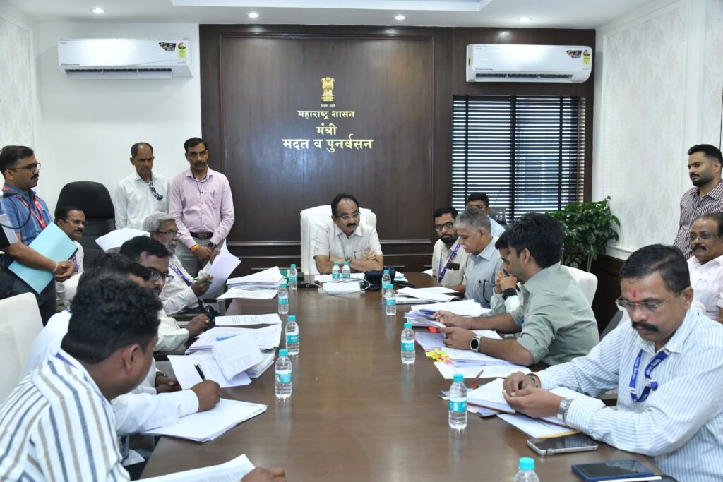 कोयना-प्रकल्पग्रस्तांच्या-प्रलंबित-प्रश्नांवर-मार्ग-काढण्यासाठी-बैठक-1024x683 (1)