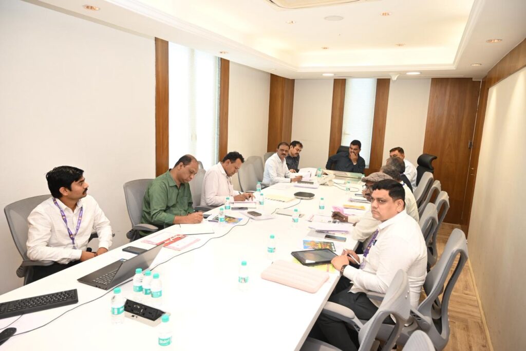 जळगाव-जिल्ह्यातील-केळी-पिकावर-आ-2-Copy-1024x683