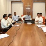 धाराशिव-येथे-५००-खाटांच्या-जिल्हा-रुग्णालय-कामाबाबत-बैठक-पालकमंत्री-प्रताप-सरनाईक-1-1024x532