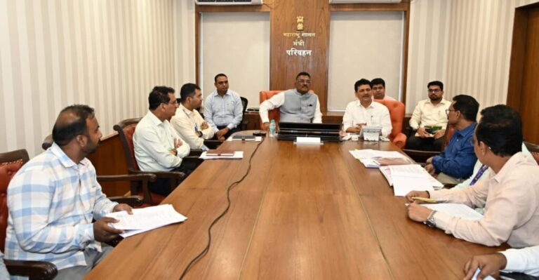 धाराशिव-येथे-५००-खाटांच्या-जिल्हा-रुग्णालय-कामाबाबत-बैठक-पालकमंत्री-प्रताप-सरनाईक-1-1024x532