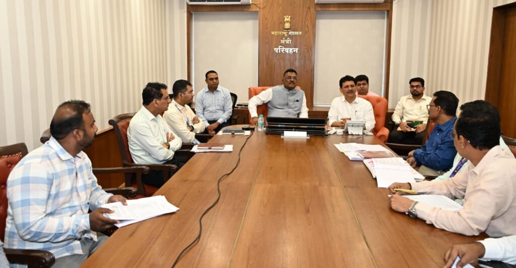 धाराशिव-येथे-५००-खाटांच्या-जिल्हा-रुग्णालय-कामाबाबत-बैठक-पालकमंत्री-प्रताप-सरनाईक-1-1024x532