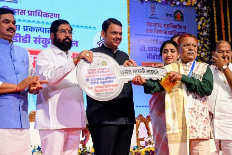 नायगाव-बीडीडी-चाळ-पुनर्विकास-प्रकल्पातील-८६४-पुनर्वसन-सदनिकांचे-वितरण-4-1024x682