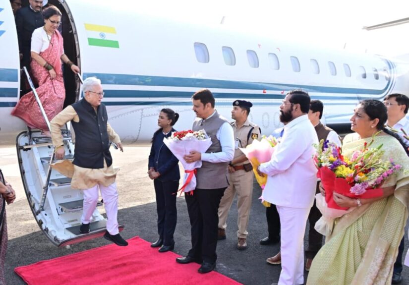 मा.-मुख्यमंत्री-मा.-राज्यपाल-महोदय-यांच्या-आगमन-प्रसंगी-उपस्थित.-2-1-1024x769