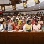 विधानपरिषदेच्या-नवनिर्वाचित-१०-सदस्यांना-दिली-शपथ-1