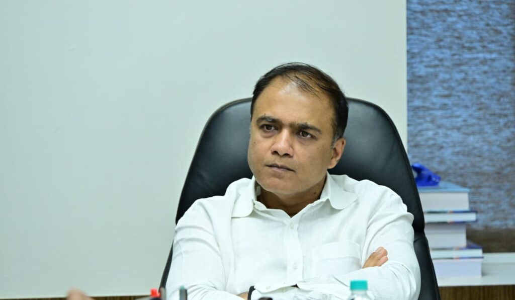 Pankaj Bhoyar plain Minister