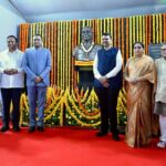 स्व-जवाहरलाल-दर्डा-यांच्या-अर्धाकृती-पुतळ्याचे-अनावरण-4-e1782989363834-1024x619